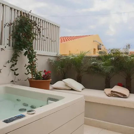 Rimondi Residences Apartman *